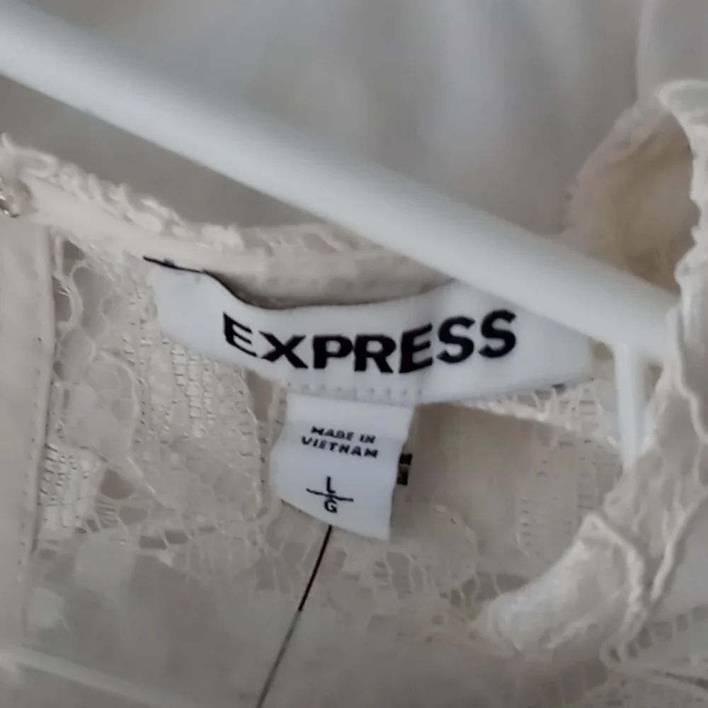 Women's Express Lace puffed sleeve blouse with seperste camisole. L - Picture 3 of 7